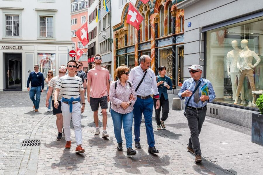 Zurich: City Highlights Tour by Bus, Cable Car, and Ferry - Starting near Zurich HB and entering the Old Town