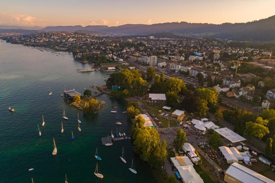 Zurich: Open Top Bus Sightseeing Tour with Optional Cruise - Parade Square, Bahnhofstrasse, and the polished center