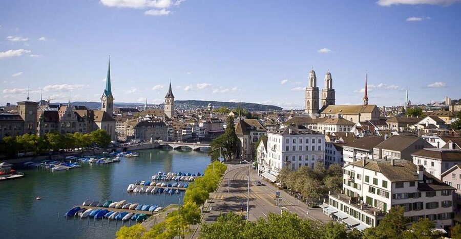 Zurich: Sightseeing Bus Tour with Optional FIFA Museum - Key points at a glance